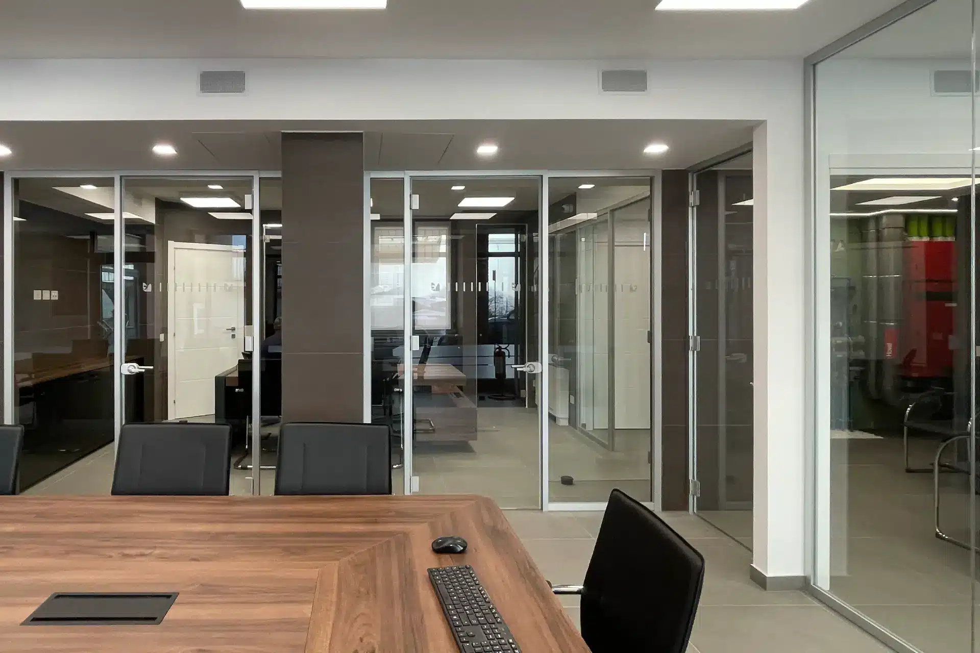 Pareti divisorie in vetro per uffici tecnici e sale riunioni